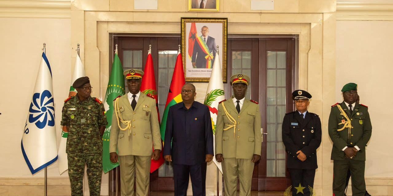 Presidente da República confere posse aos recém nomeados CEM-Particular e Comandante da Segurança Presidencial