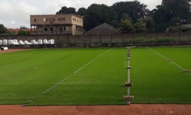 Desporto/Obras do estádio Saco Vaz em Canchungo em fase de colocação do relvado sintético  