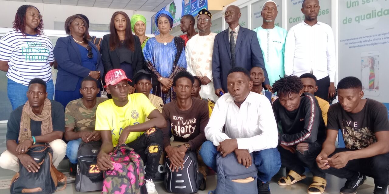 Emigração Ilegal/  Grupo de 15 jovens guineenses regressam hoje ao país