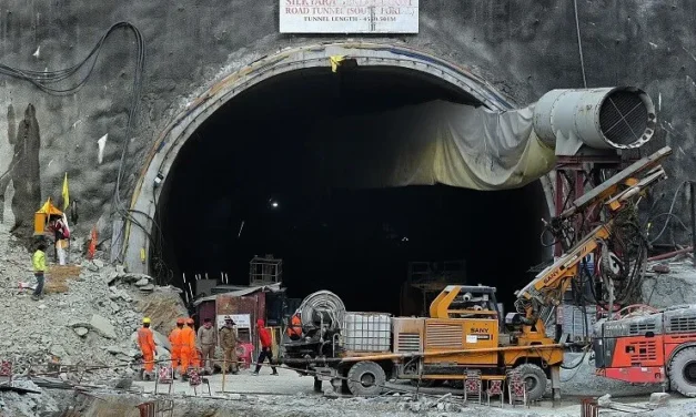 Índia/Equipas de resgate a cinco metros de trabalhadores soterrados em túnel na Índia