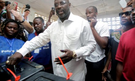 Libéria/ Segunda volta das presidenciais apertada entre Boakai e Weah