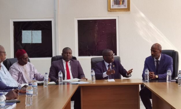 Finanças/Ministro pede mais empenho para maior arrecadação de receitas aduaneiras