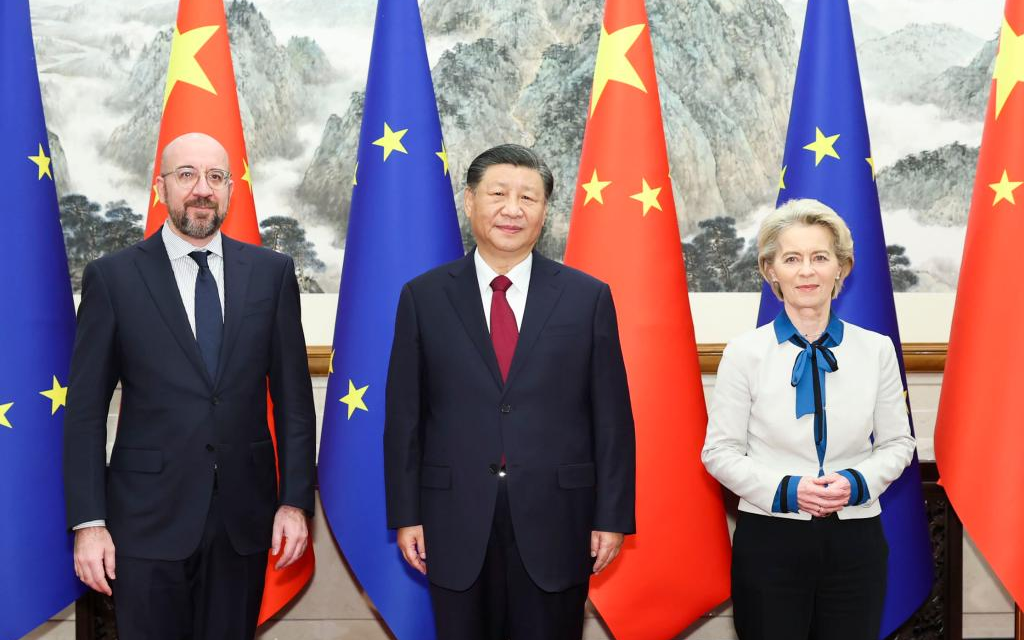 Beijing/Xi pede reforço da confiança política mútua, diálogo e cooperação com a UE