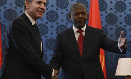 Antony Blinken em Angola para contrabalançar influência chinesa e russa