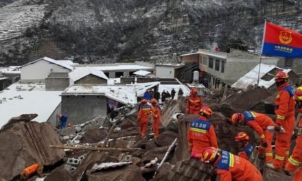 China Popular/Morreram as 44 pessoas soterradas num deslizamento de terras