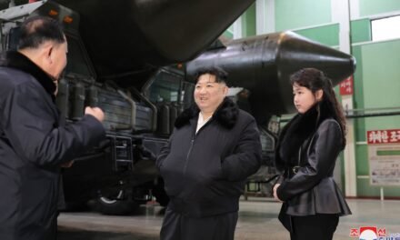 Washington/EUA, Japão e Coreia do Sul condenam programa nuclear de Pyongyang e laços com Moscovo