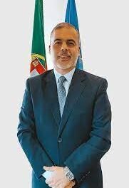 Diplomacia/Presidente da República condecora Embaixador de Portugal com Medalha de Ordem Nacional de Merito, Cooperação e Desenvolvimento