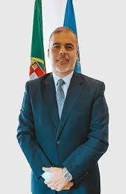 Diplomacia/Presidente da República condecora Embaixador de Portugal com Medalha de Ordem Nacional de Merito, Cooperação e Desenvolvimento