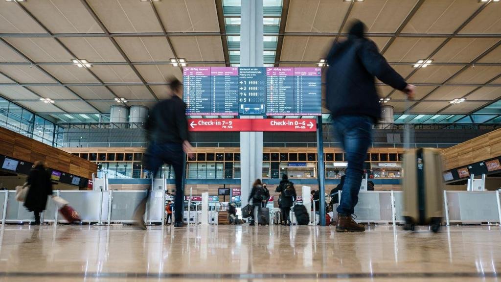 Espanha / Governo introduz vistos para escalas nos aeroportos face a pico de pedidos de asilo
