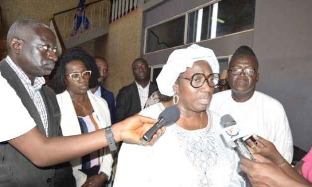 Comunicação Social/Ministra lamenta falta de condições de trabalho