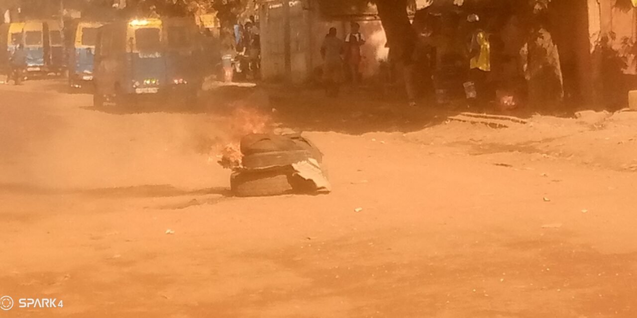 Marcha Pai Terra Ranka/Jovens do Chão de Papel incendiam pneus junto a rotunda da clínica “Céu e Terra”