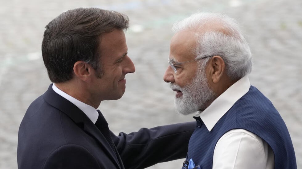 Macron na Índia para consolidar parceria estratégica