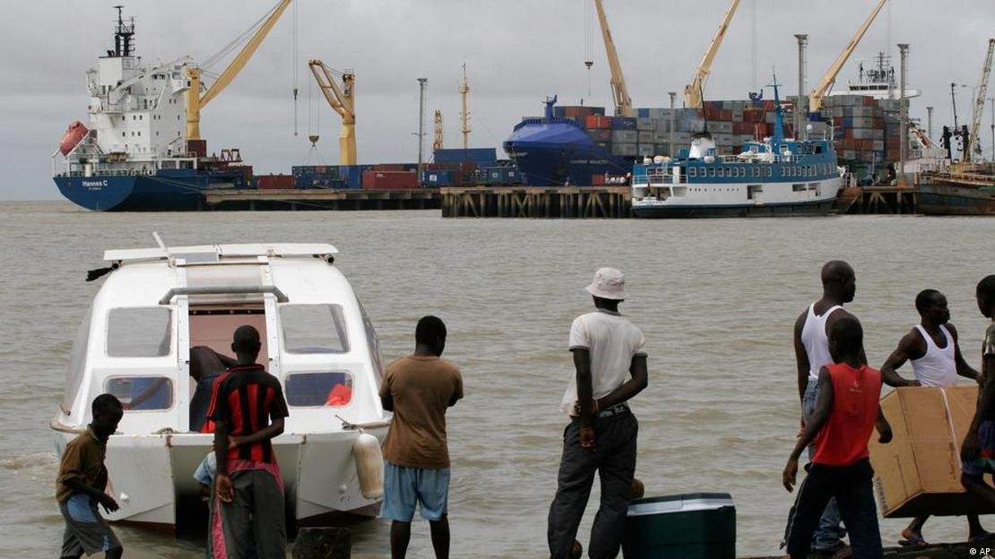 Transporte Marítimo/ONG AIRHOMAR acusa Instituto Marítimo Portuário de afundar o sector  
