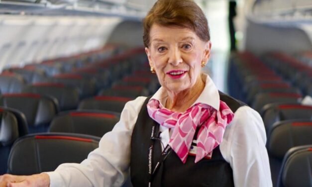 Aviação Civil/Morreu a assistente de bordo mais antiga do mundo aos 88 anos
