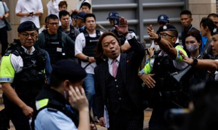 Hong Kong/ 14 activistas pró-democracia condenados por subversão