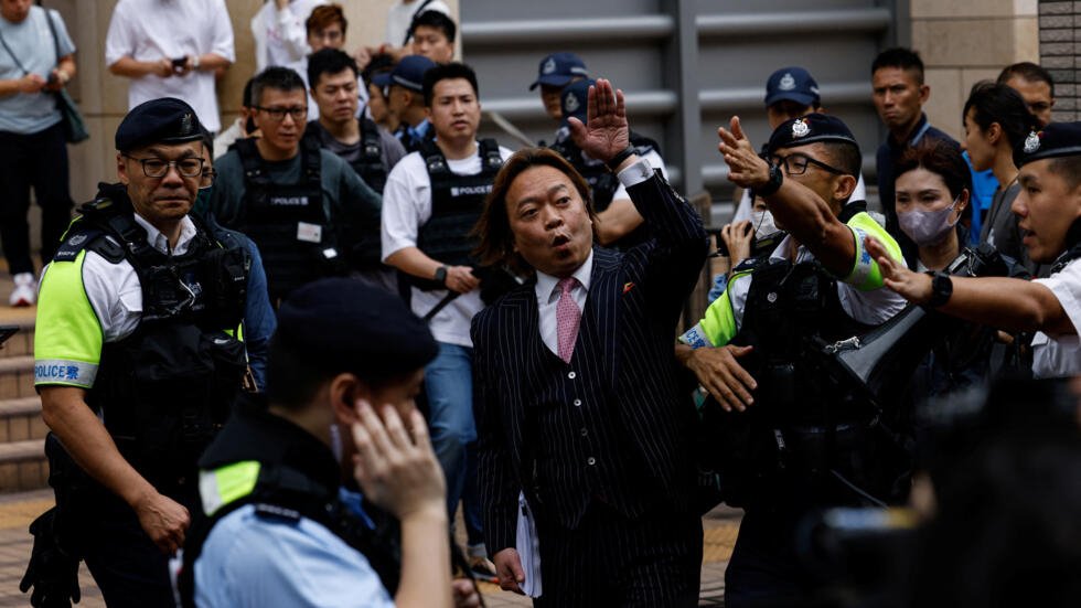 Hong Kong/ 14 activistas pró-democracia condenados por subversão