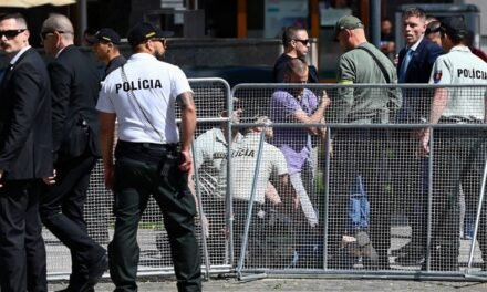 Eslováqia/Atacante de Robert Fico acusado de tentativa de homicídio em crime com motivação política