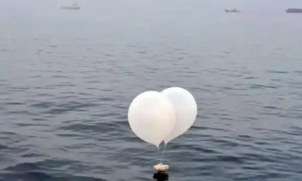Seul/Coreia do Norte lança mais 350 balões com lixo sobre Coreia do Sul