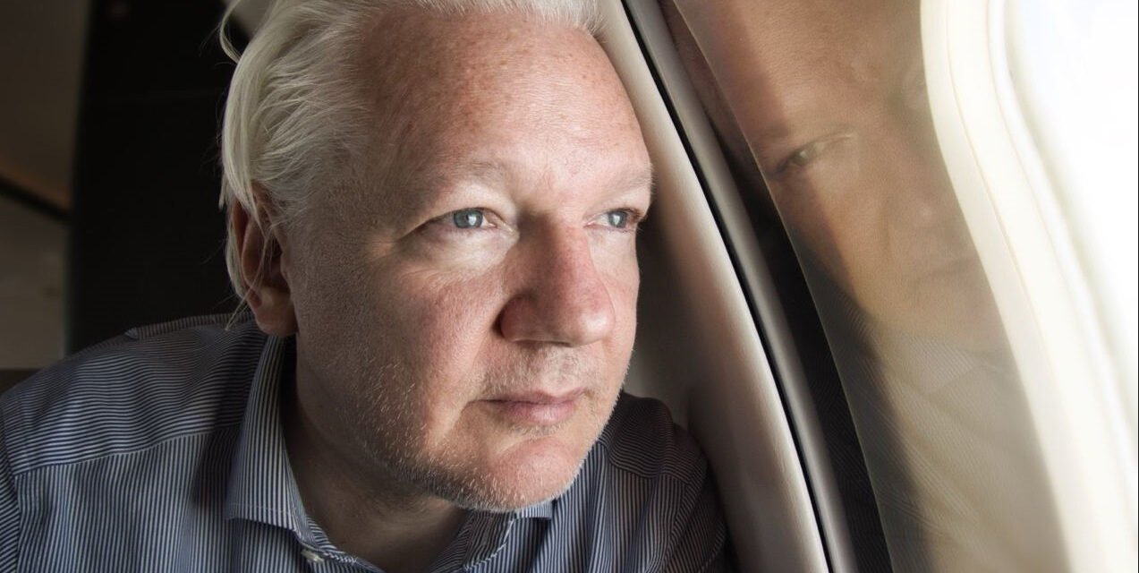 WikiLeaks/ Julian Assange sai da prisão depois de acordo com Estados Unidos