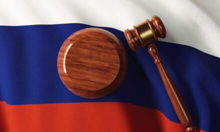 Rússia/Cidadã russo-americana julgada por traição por financiar Ucrânia