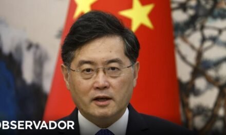China/Ex-chefe da diplomacia chinesa expulso do Comité Central do Partido Comunista