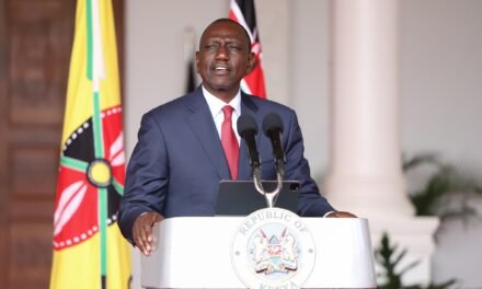 Quénia/Presidente  Ruto demite grande parte do Governo