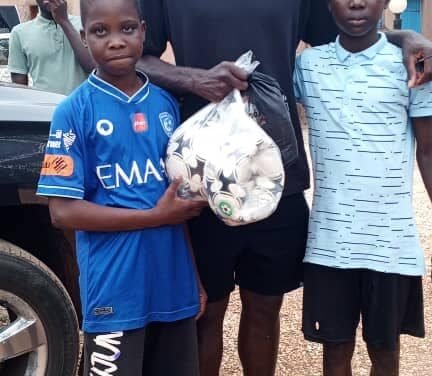 Jogador de origem guineense do  BAYERN visita ALDEIA SOS em Bissau