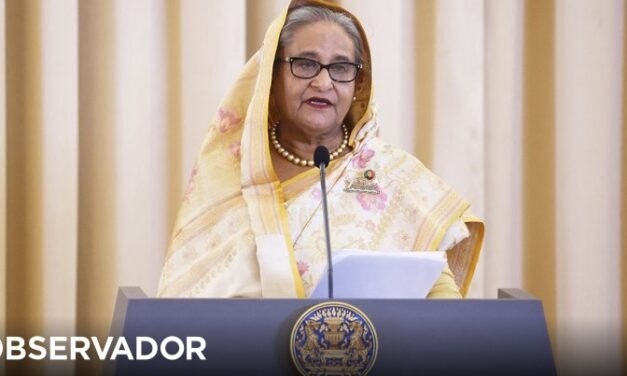 Bangladesh/Primeira-ministra  demite-se e deixa o país após protestos