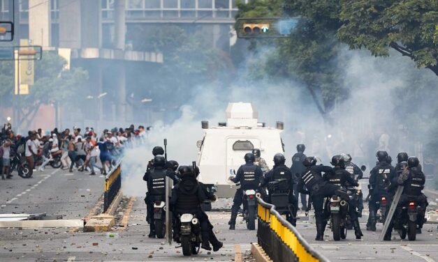 Argentina/Brasil assume hoje a Embaixada da Argentina em Caracas fechada por Maduro