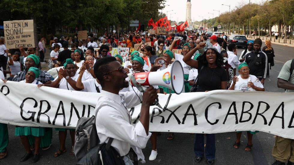 Portugal/ Primeira “Marxa Cabral” leva centenas de pessoas à rua