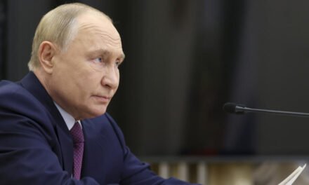 Russia/Vladimir Putin aligeira regras para a utilização de armas nucleares