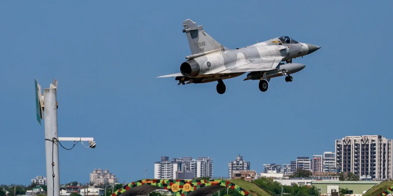 China/Pequim lança exercícios de larga escala em torno de Taiwan como aviso contra independência