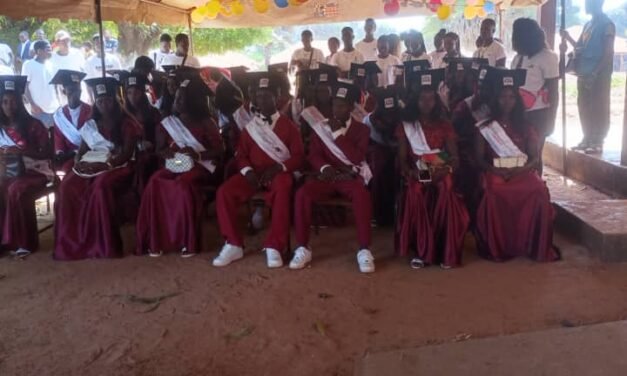 Regiões/Administrador de Quinhamel enaltece aposta de jovens de Bissauzinho no ensino