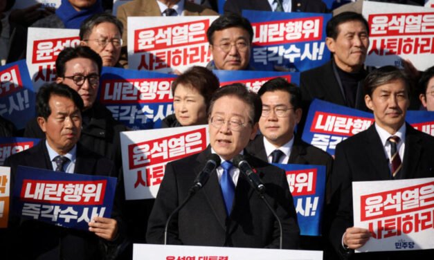 Coreia do Sul/Partidos de oposição pedem impeachment de presidente  após imposição de lei marcial