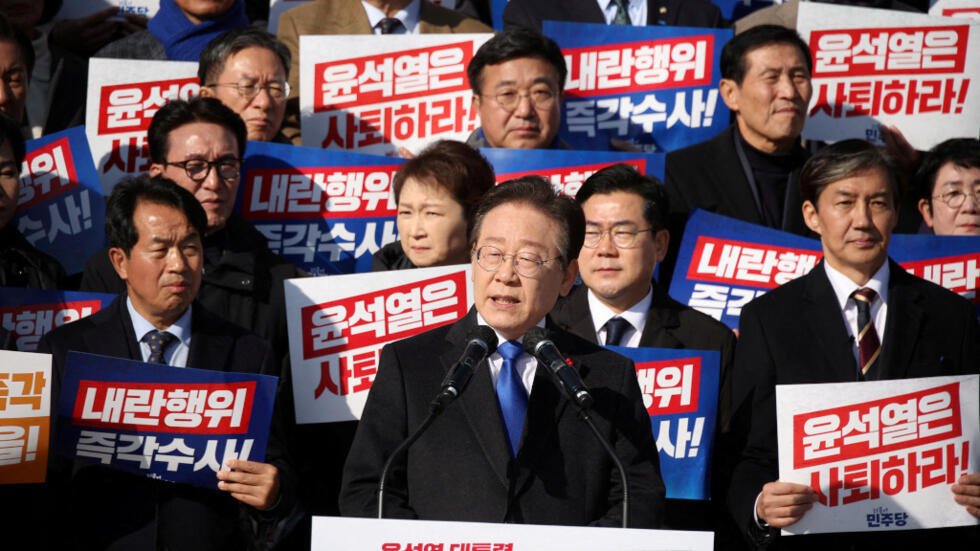 Coreia do Sul/Partidos de oposição pedem impeachment de presidente  após imposição de lei marcial