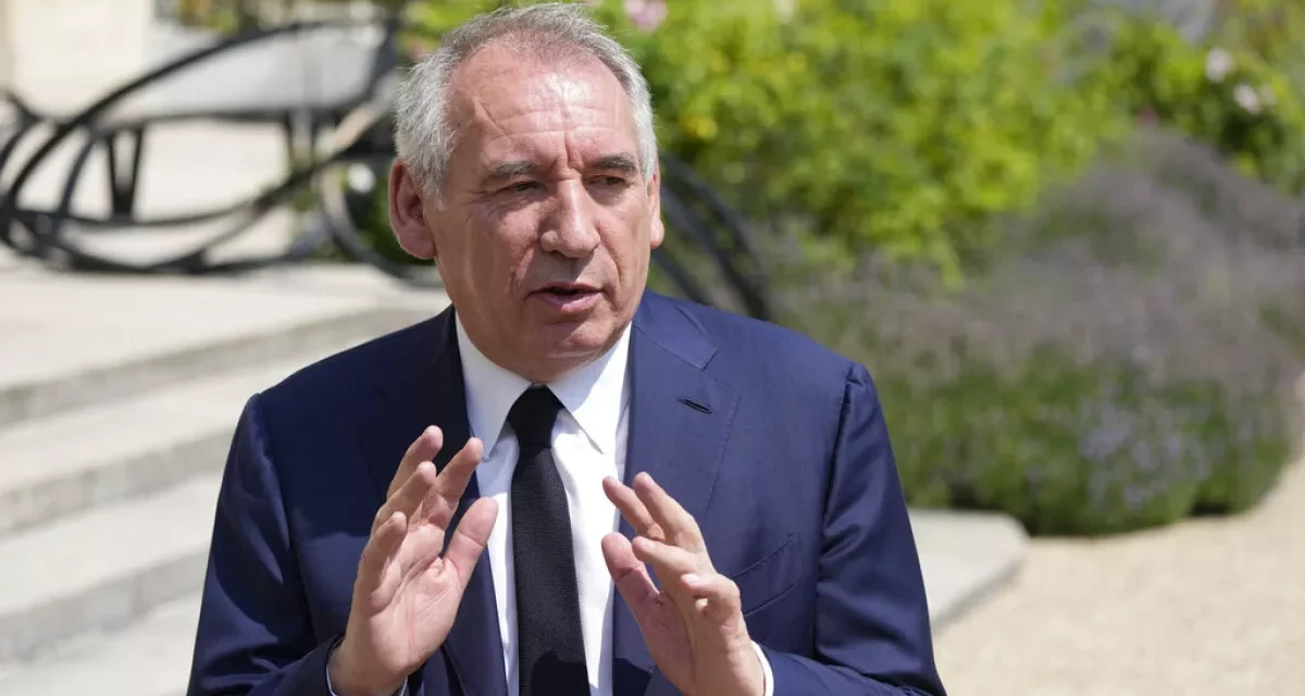 França/ François Bayrou é o novo primeiro-ministro