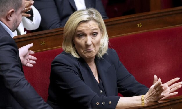 França/Imprensa  critica ‘aposta no caos’ feita por Marine Le Pen ao derrubar governo