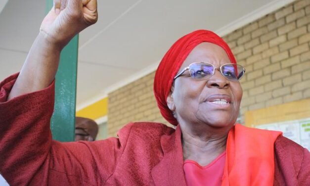 Namibia/Nnandi-Ndaitwah  eleita Presidente da República