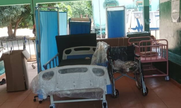 Regiões/ Gabinete da 1 ª Dama doa materiais hospitalares ao Centro de  Saúde de Buba