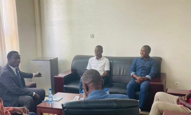 Ano Novo/Sindicato de Base da INACEP cumprimenta ministro da Comunicação Social