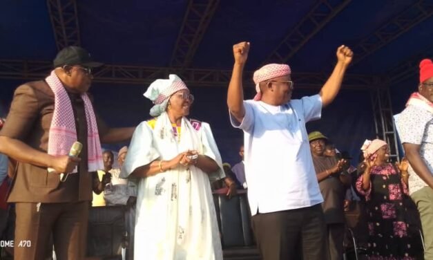 Presidente da República promete construir a estrada que liga Mansaba à Bafatá