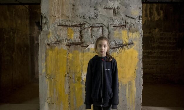 Ucrânia/Uma em cada 5 crianças  perdeu família ou amigos na guerra