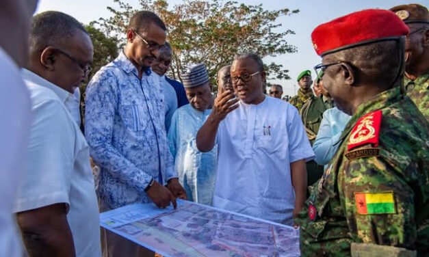 Presidente da República anuncia taxa aduaneira de 10% na importação dos EUA