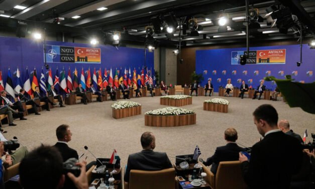 Turquia/Negociações entre Rússia e Ucrânia arrancam  sem Putin