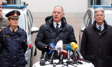 Áustria/Líderes  chocados com tiroteio mortífero numa escola