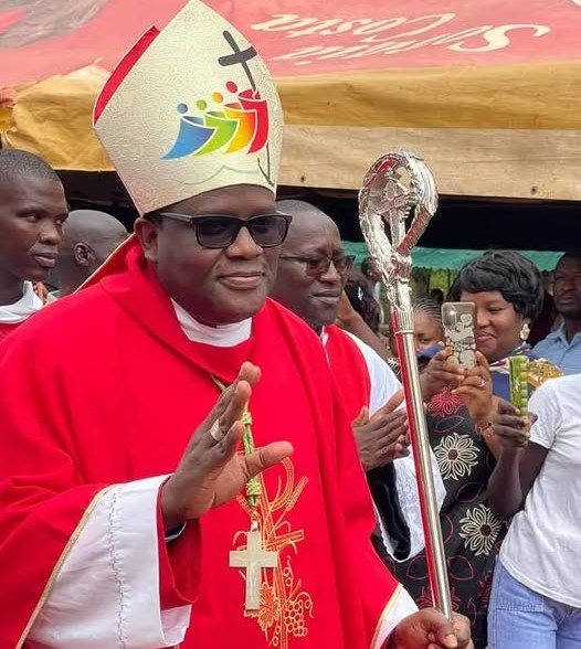 Regiões/Padre Vítor Luís Quematcha ordenado oficialmente como novo Bispo de Diocese de Bafatá