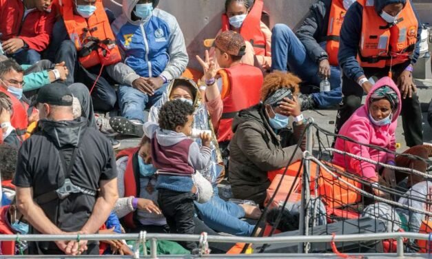 Inglaterra/Reino Unido e França reforçam cooperação contra imigração ilegal e na defesa