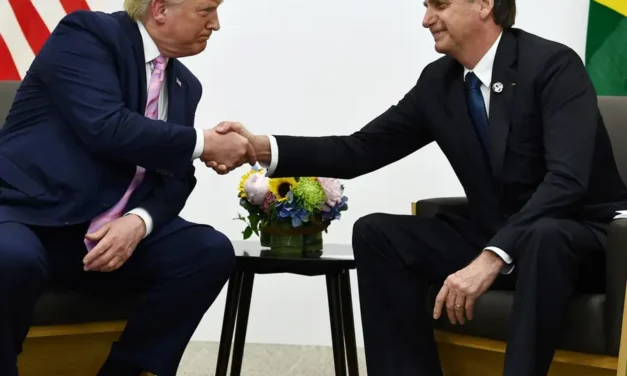 EUA/Trump fala em “caça às bruxas” a “amigo” Bolsonaro e Lula responde à letra