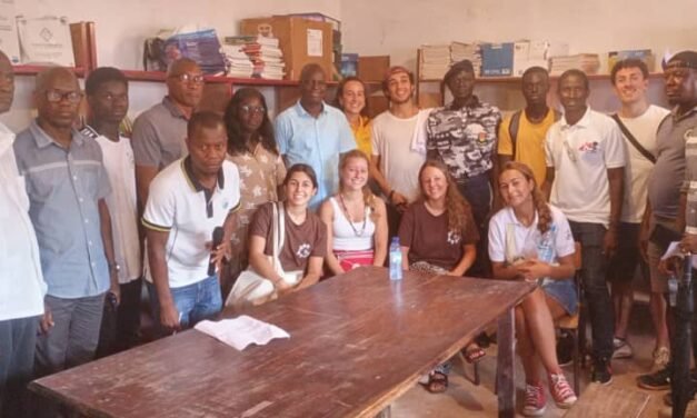 Regiões/ Associação Portuguesa Guinanos doa quatro painéis solares ao Centro de Formação de Quinhamel