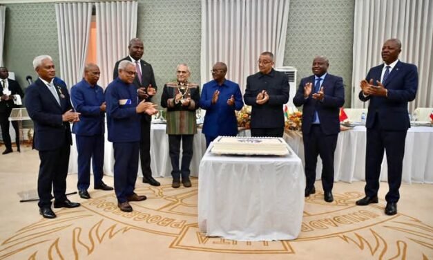 CPLP /Presidente da República defende  reforço do diálogo politico diplomático para ampliação da cooperação económica na comunidade